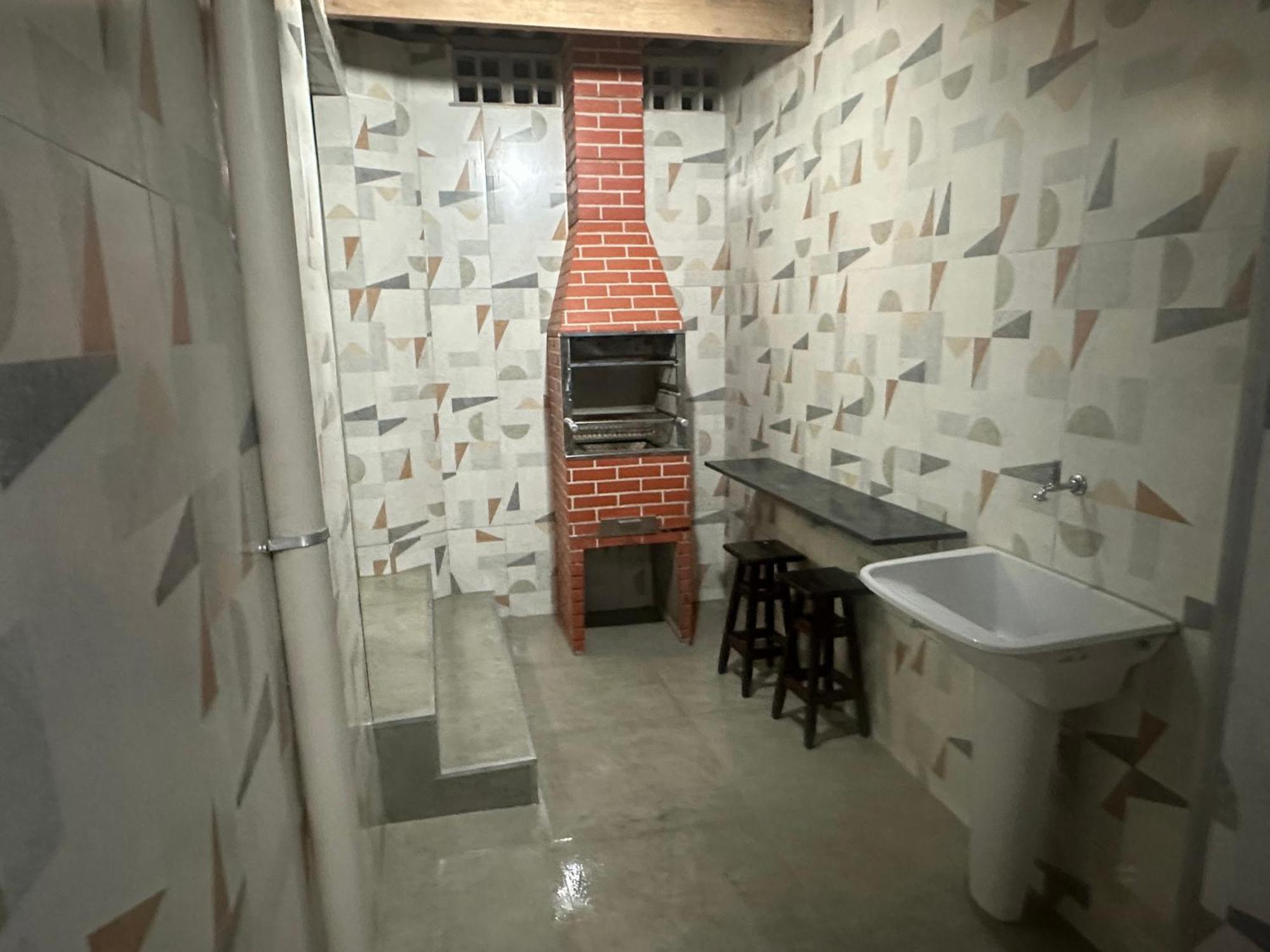 Triplex Piscina Churrasqueira Lava E Seca Wi-fi E 2 Tvs Em Com 90m2 No Centro De Apartamento Ubatuba