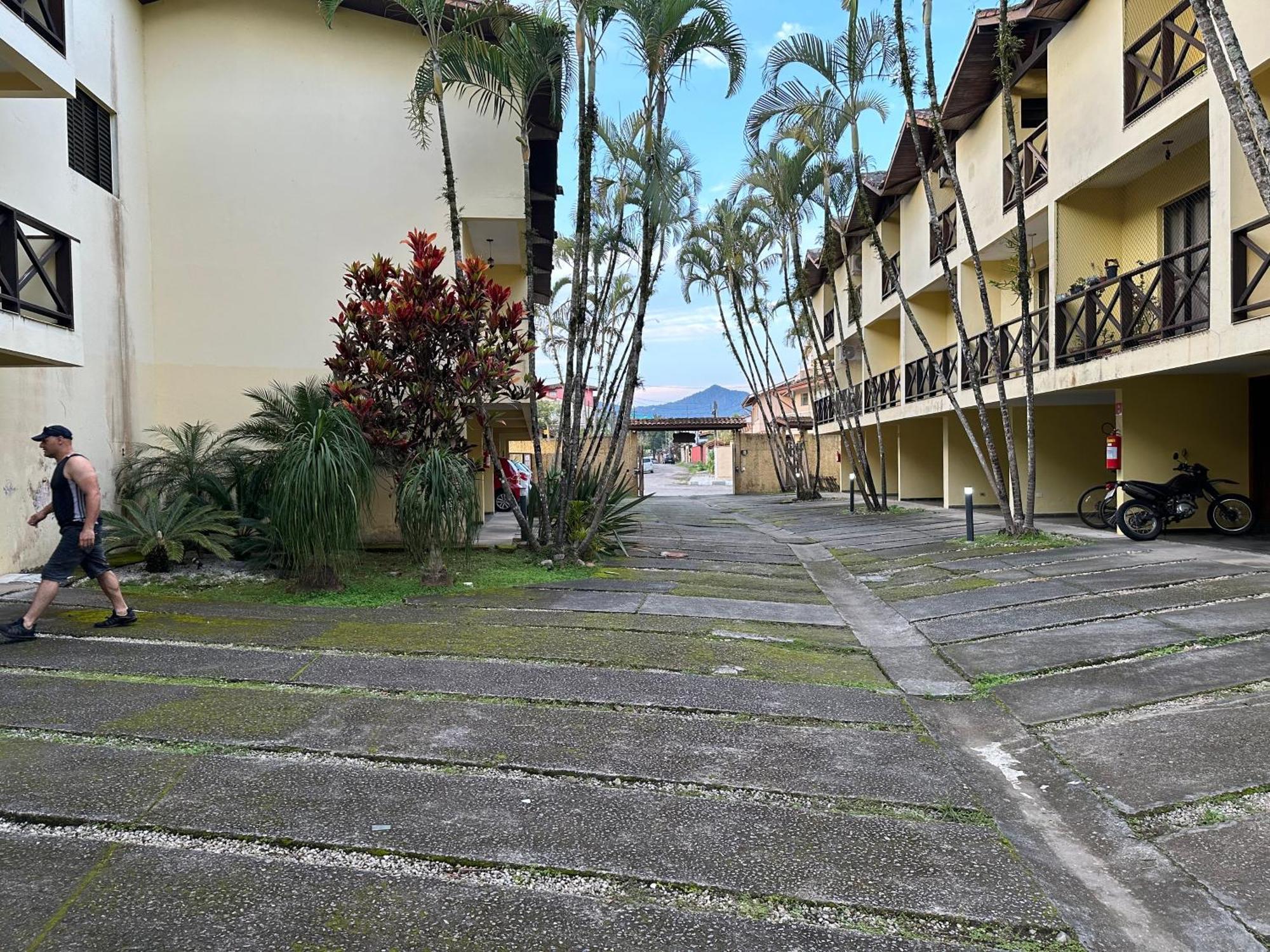 Triplex Piscina Churrasqueira Lava E Seca Wi-fi E 2 Tvs Em Com 90m2 No Centro De Ubatuba
