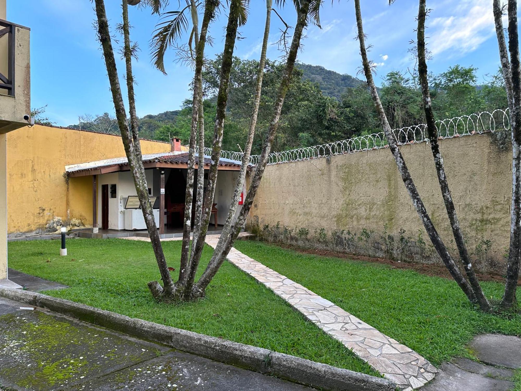 Apartamento Triplex Piscina Churrasqueira Lava E Seca Wi-fi E 2 Tvs Em Com 90m2 No Centro De Ubatuba