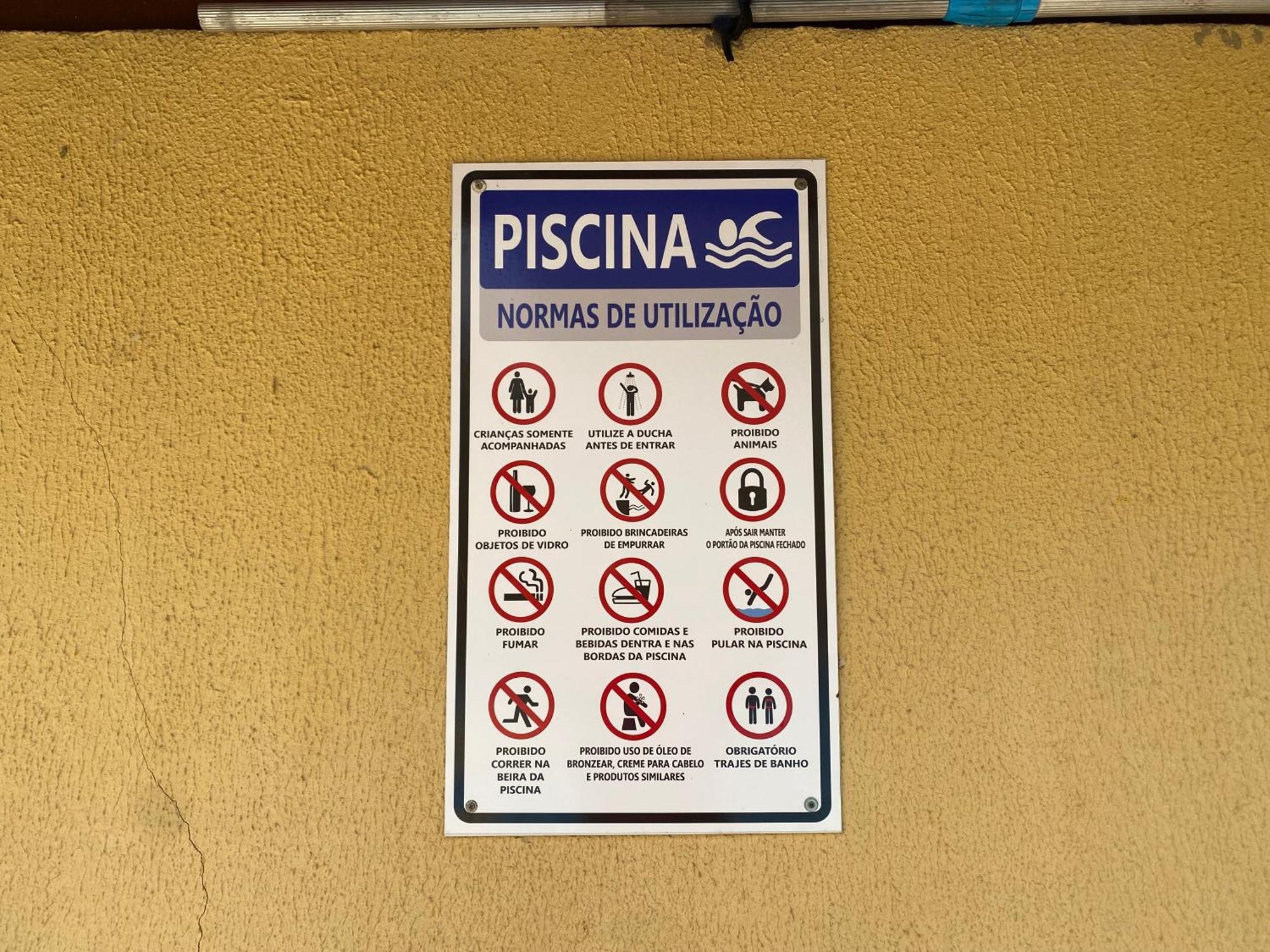 Triplex Piscina Churrasqueira Lava E Seca Wi-fi E 2 Tvs Em Com 90m2 No Centro De Ubatuba